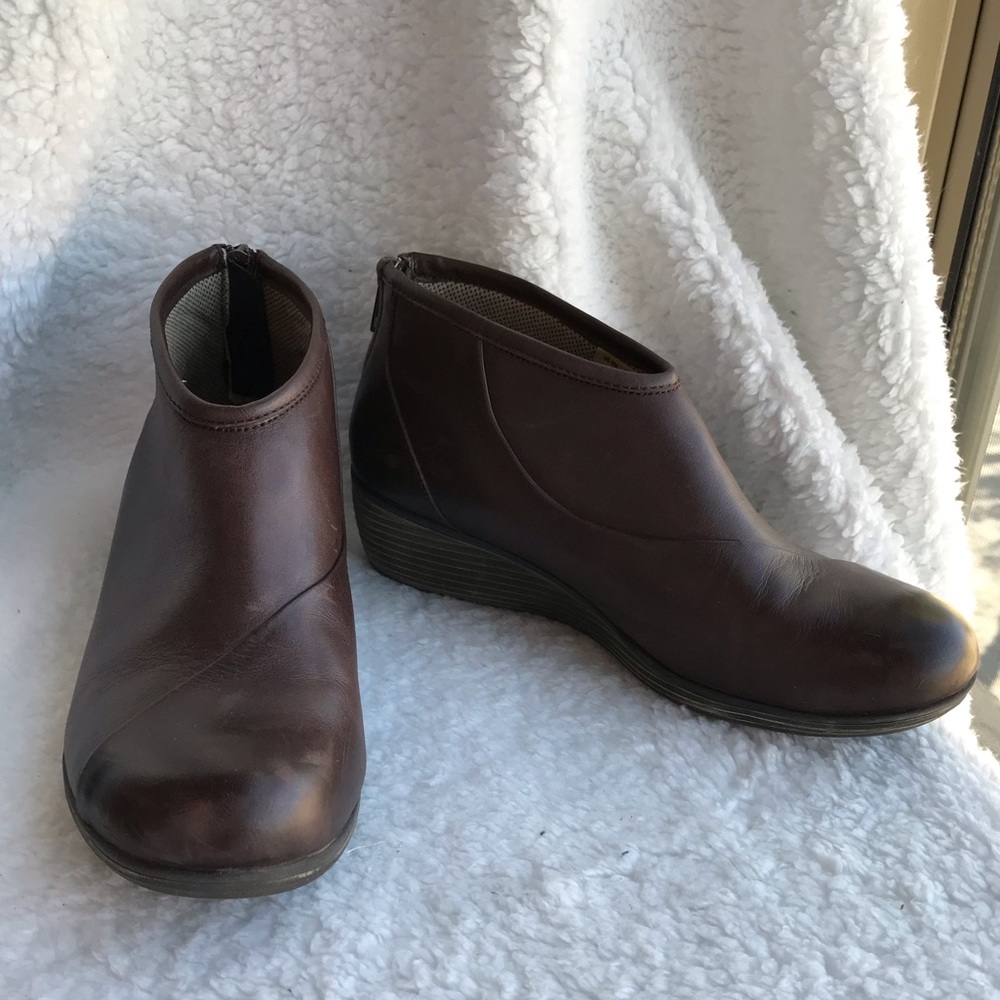 Eastland burgundy Arianna leather ankle booties
